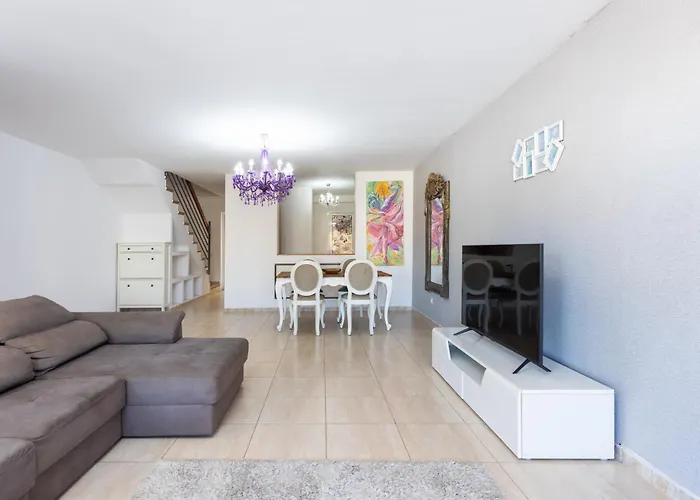 Beautiful Two-storey House With Terrace And Patio In An Exclusive Area Будинок відпочинку *