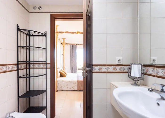 Будинок відпочинку Beautiful Two-storey House With Terrace And Patio In An Exclusive Area