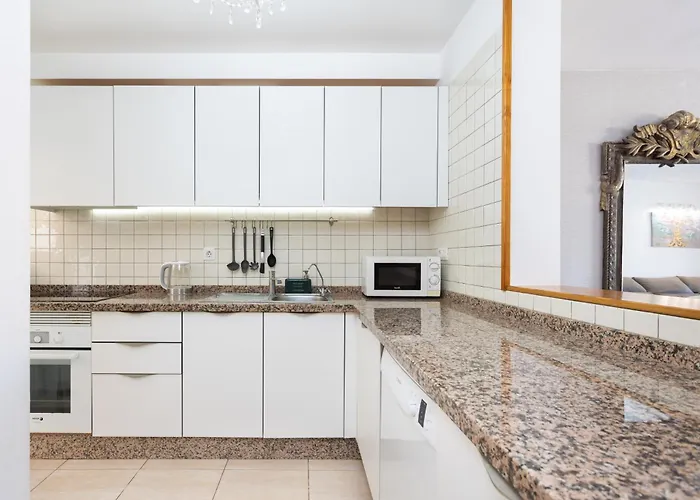 Будинок відпочинку Beautiful Two-storey House With Terrace And Patio In An Exclusive Area *