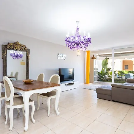 Beautiful Two-storey House With Terrace And Patio In An Exclusive Area Semesterbostad *